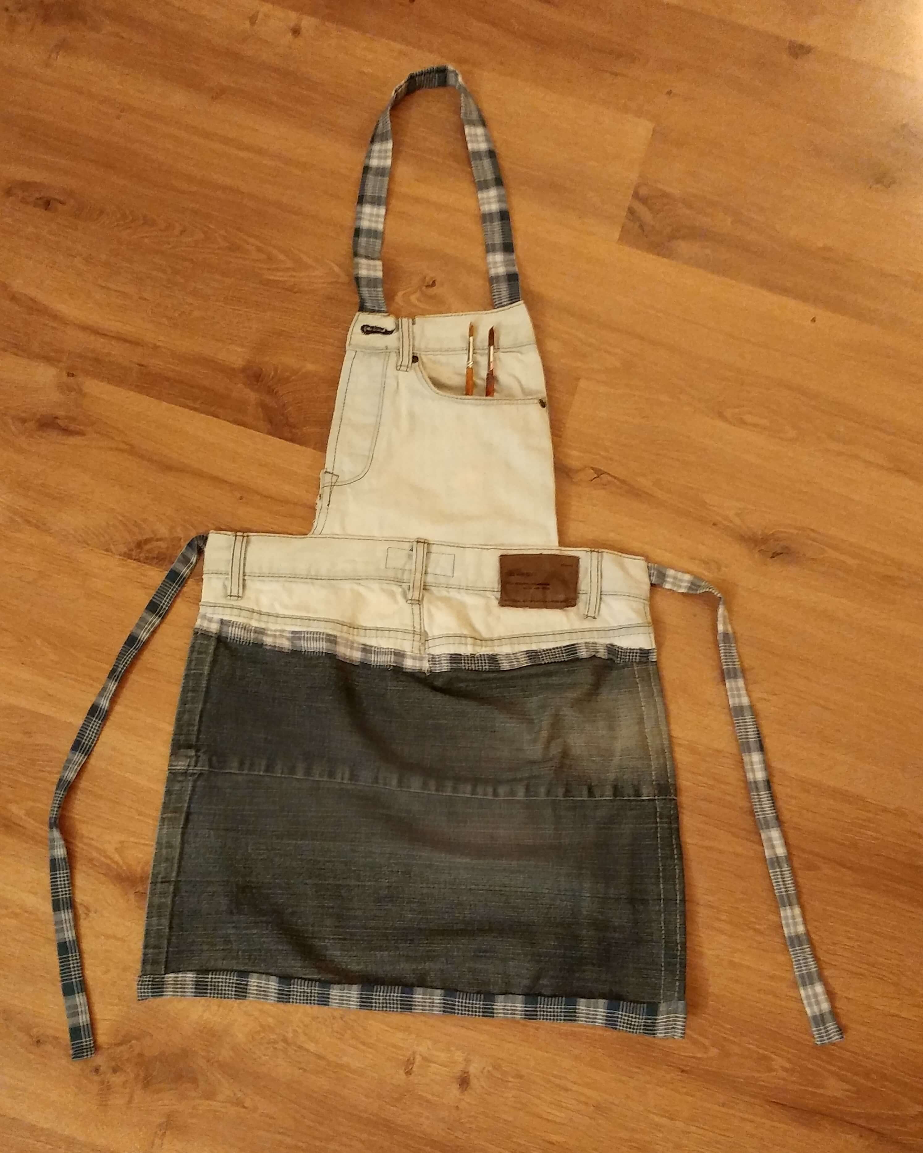 Davantal reciclat per als tallers CREA